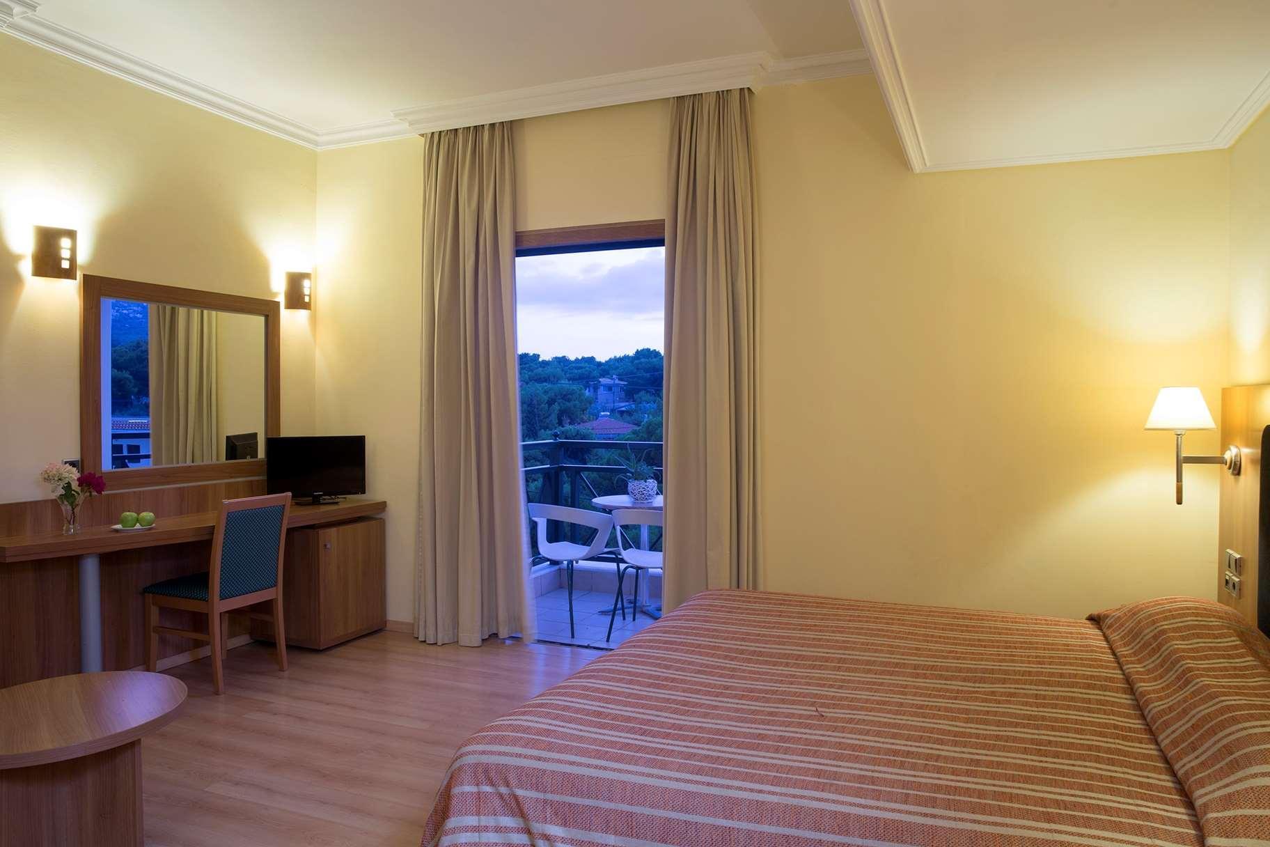 מלון Ramada By Wyndham , Athens Club Attica Riviera מאטי