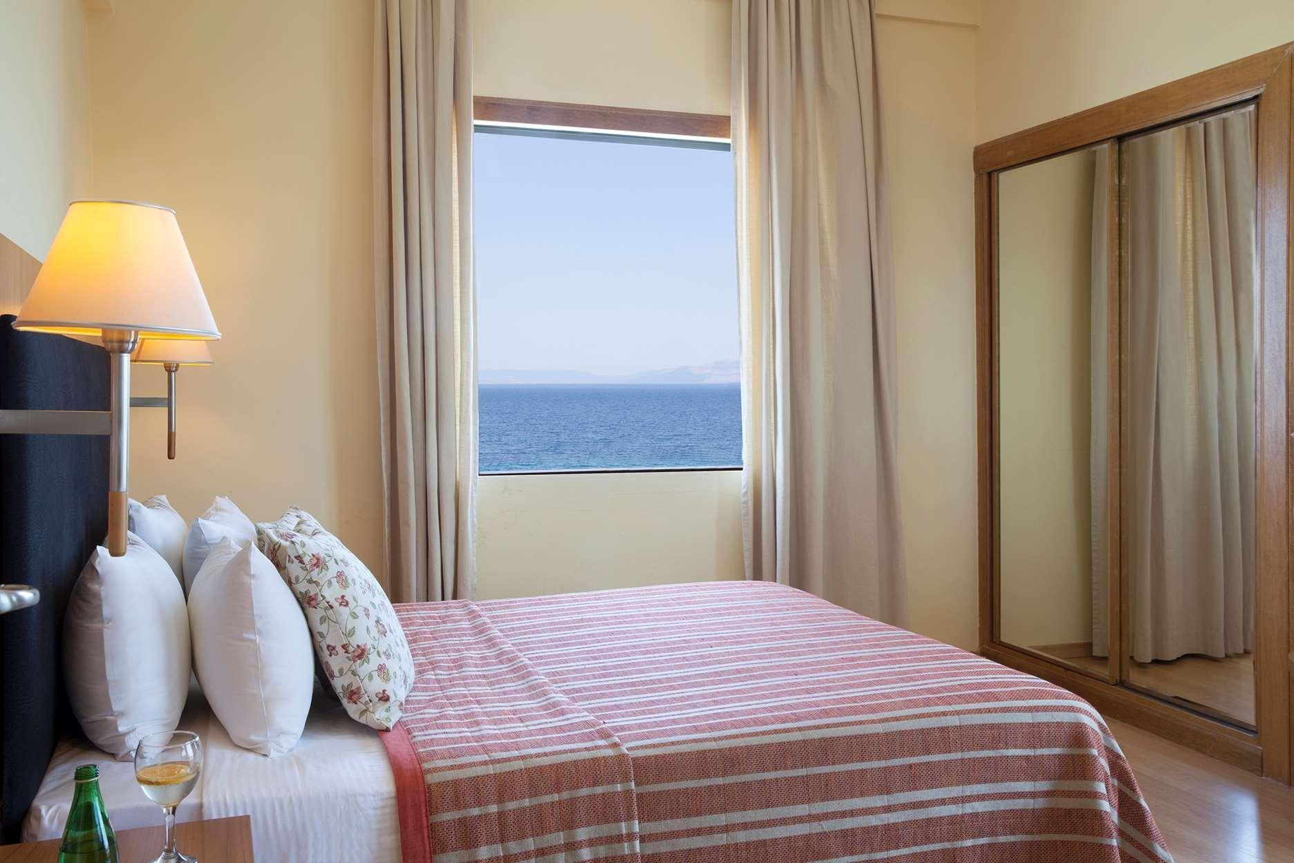 Ramada By Wyndham , Athens Club Attica Riviera 5* מאטי