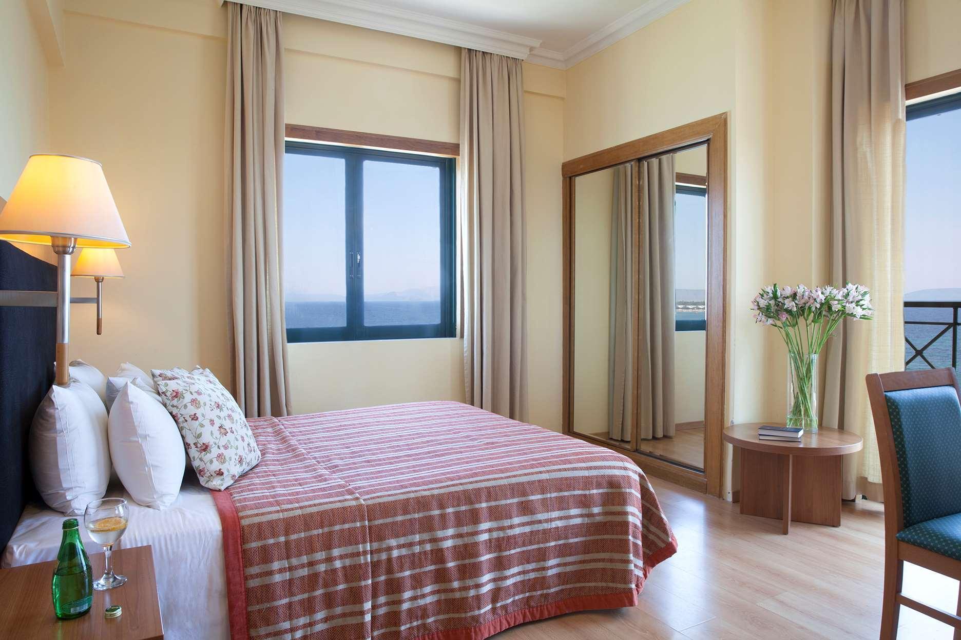 מלון Ramada By Wyndham , Athens Club Attica Riviera 5*