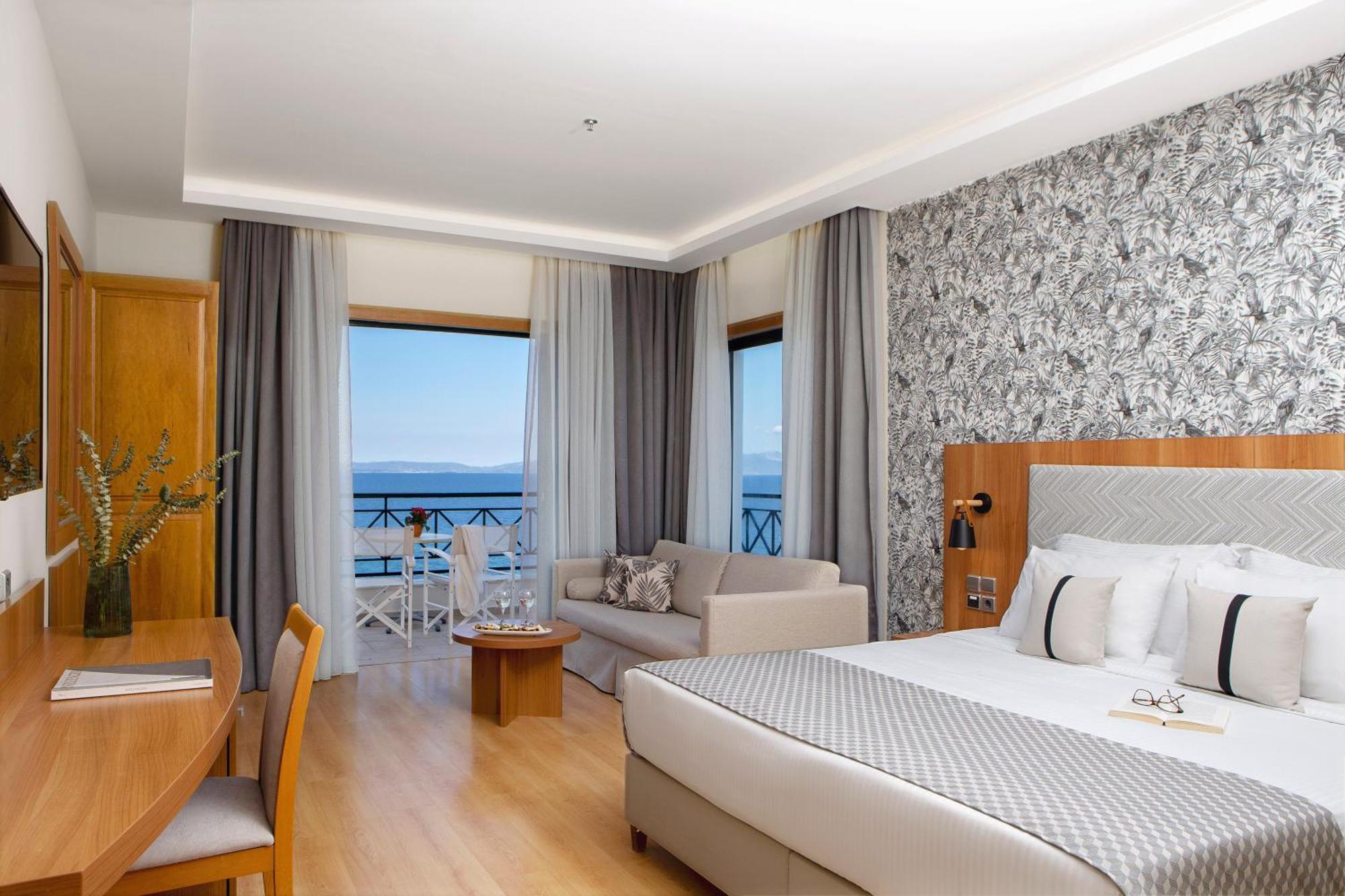 מלון Ramada By Wyndham , Athens Club Attica Riviera 5*